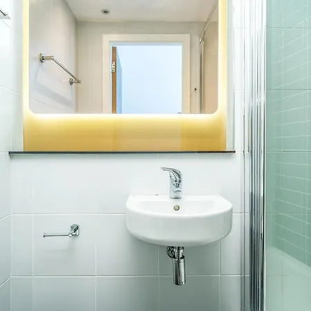 Ensuite Single With Shared Kitchen In Quays Apartament