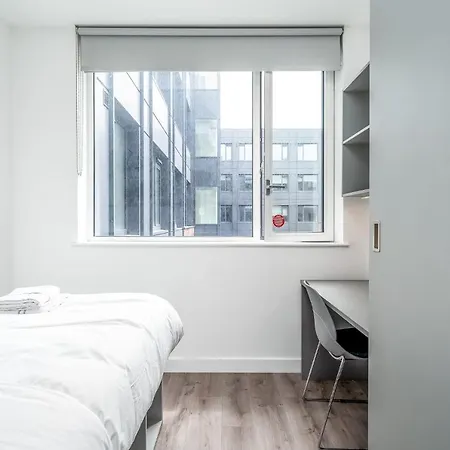 Ensuite Single With Shared Kitchen In Quays * 더블린